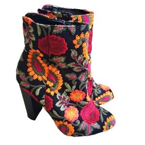 Wild Diva Floral Y2K Embroidered Lounge Ankle Bootie Size 5,5